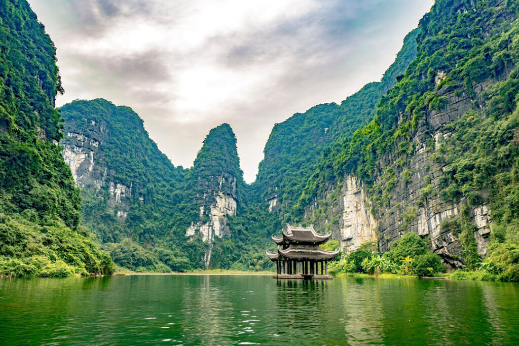 Tam Coc Oasis Resort & Spa provides easy access to Ninh Binh’s iconic attractions